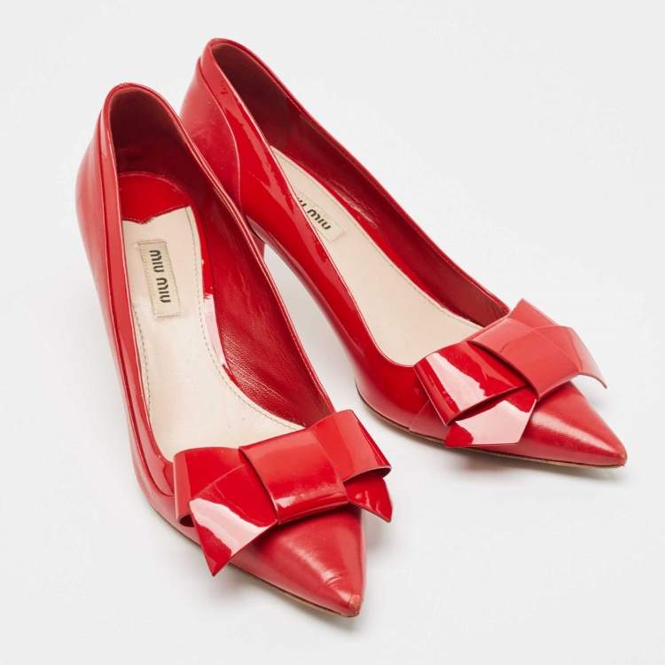 Pre Owned Miu Miu Red Patent and Leather Bow Pumps Size 39
