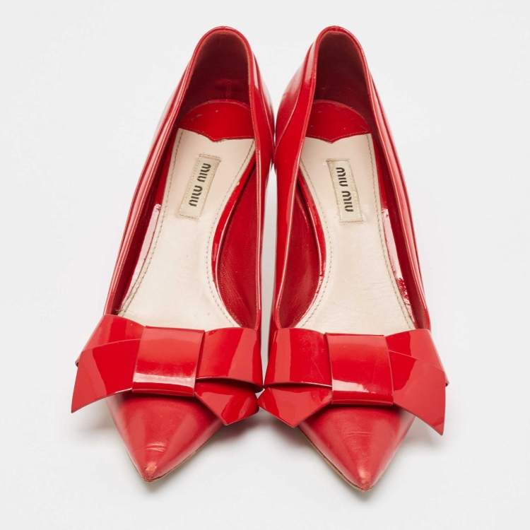 Pre Owned Miu Miu Red Patent and Leather Bow Pumps Size 39