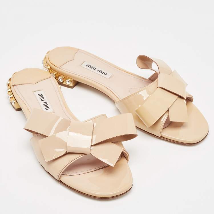 Pre Owned Miu Miu Beige Patent Leather Bow Crystal Embellished Flat Slides Size 36