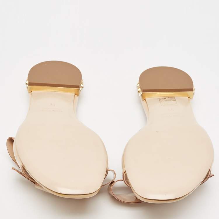 Pre Owned Miu Miu Beige Patent Leather Bow Crystal Embellished Flat Slides Size 36