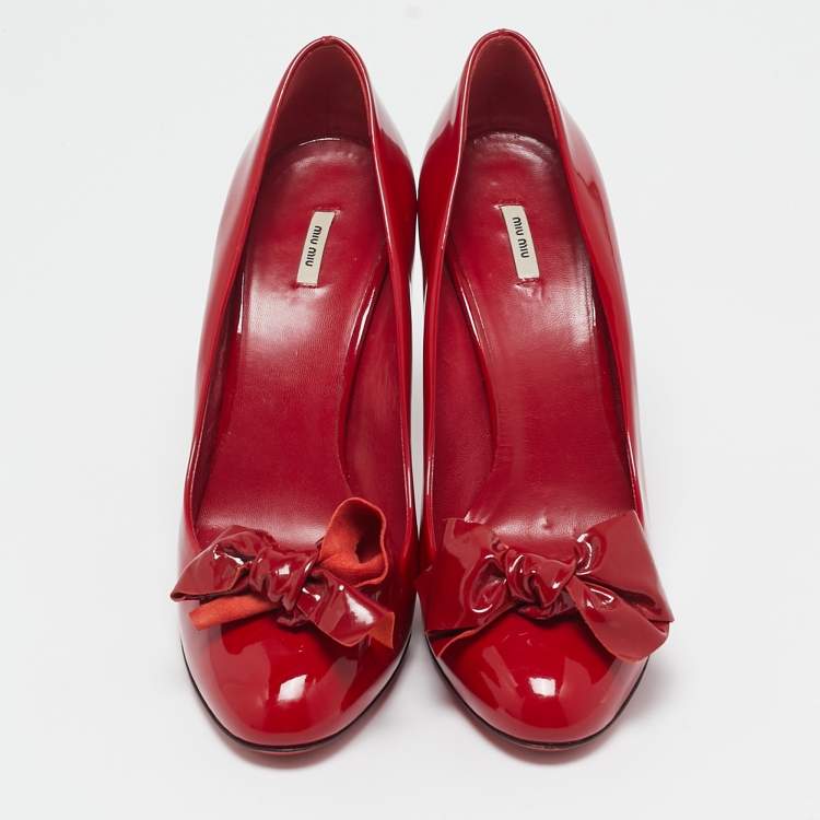 Pre Owned Miu Miu Red Patent Leather Bow Round Toe Pumps Size 40