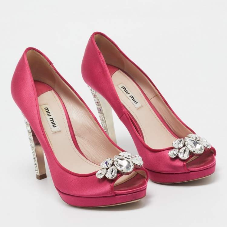 مملوكة مسبقًا Miu Miu Pink Satin Jewel Embellished Peep Toe Pumps Size 39