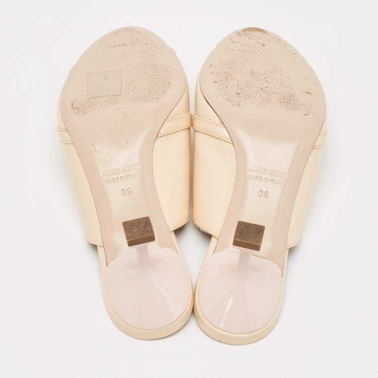 Pre Owned Miu Miu Beige Patent Leather Crystal Embellished Open Toe Mules Size 36
