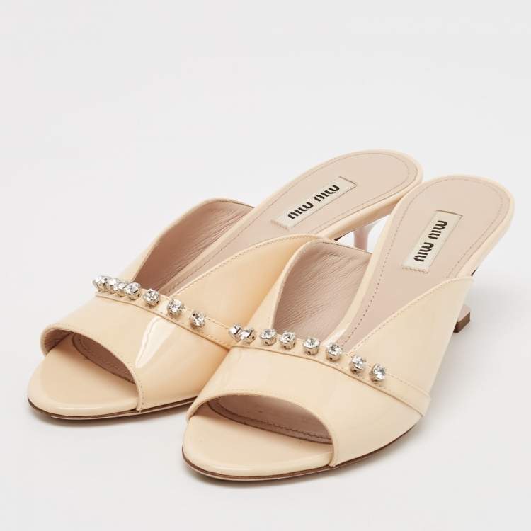 Pre Owned Miu Miu Beige Patent Leather Crystal Embellished Open Toe Mules Size 36
