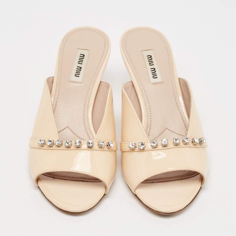 Pre Owned Miu Miu Beige Patent Leather Crystal Embellished Open Toe Mules Size 36