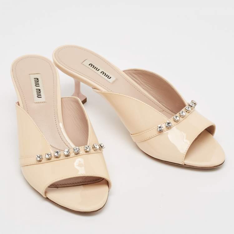 Pre Owned Miu Miu Beige Patent Leather Crystal Embellished Open Toe Mules Size 36