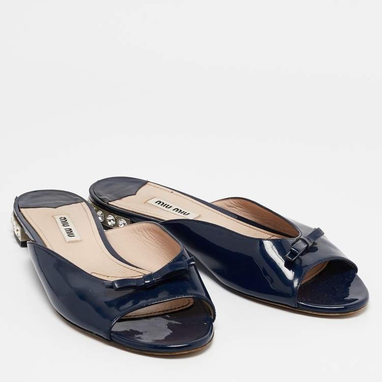 Pre Owned Miu Miu Blue Patent Leather Crystal Embellished Bow Flat Slides Size 38.5