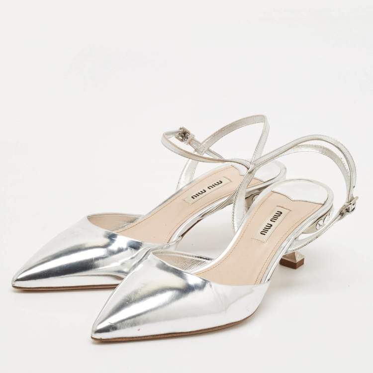 Pre Owned Miu Miu Silver Patent Leather Pointed Toe Slingback Pumps Size 37