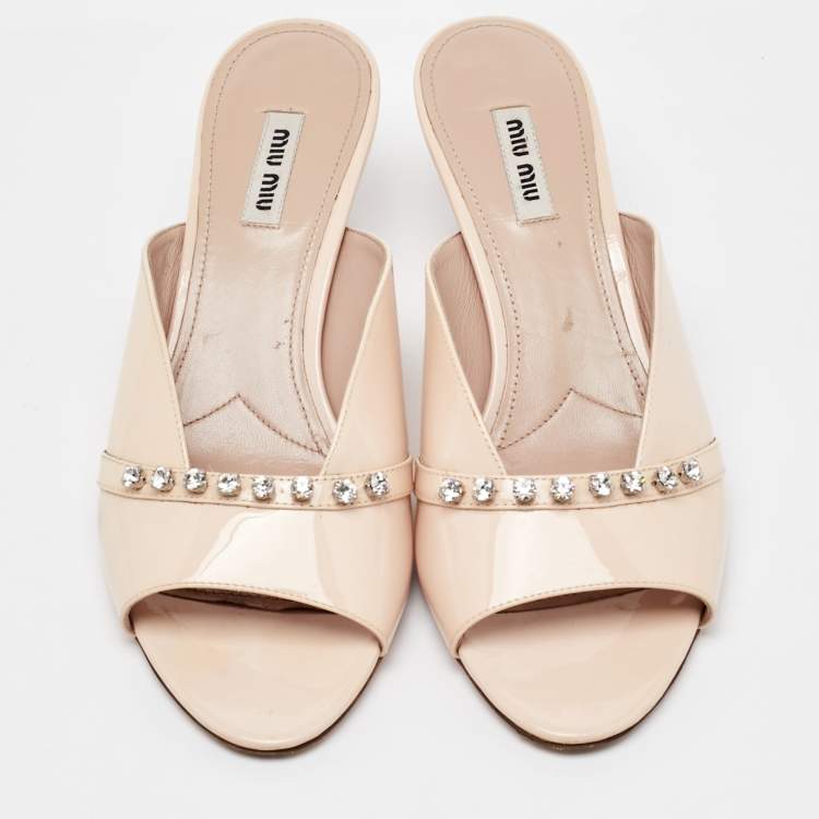 Pre Owned Miu Miu Cream Patent Leather Crystal Embellished Open Toe Mules Size 39.5