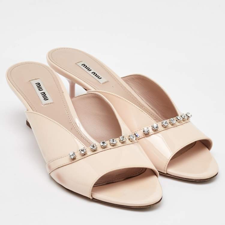 Pre Owned Miu Miu Cream Patent Leather Crystal Embellished Open Toe Mules Size 39.5