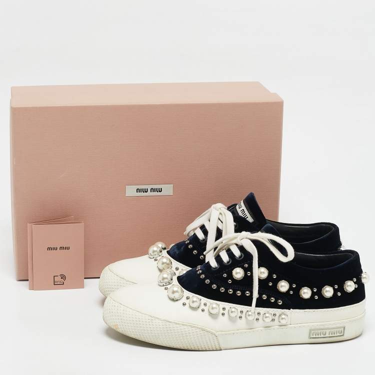 Pre Owned Miu Miu Navy Blue/White Velvet Faux Pearl Embellished Low Top Sneakers Size 39