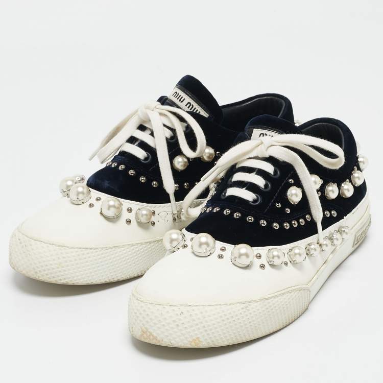 Pre Owned Miu Miu Navy Blue/White Velvet Faux Pearl Embellished Low Top Sneakers Size 39