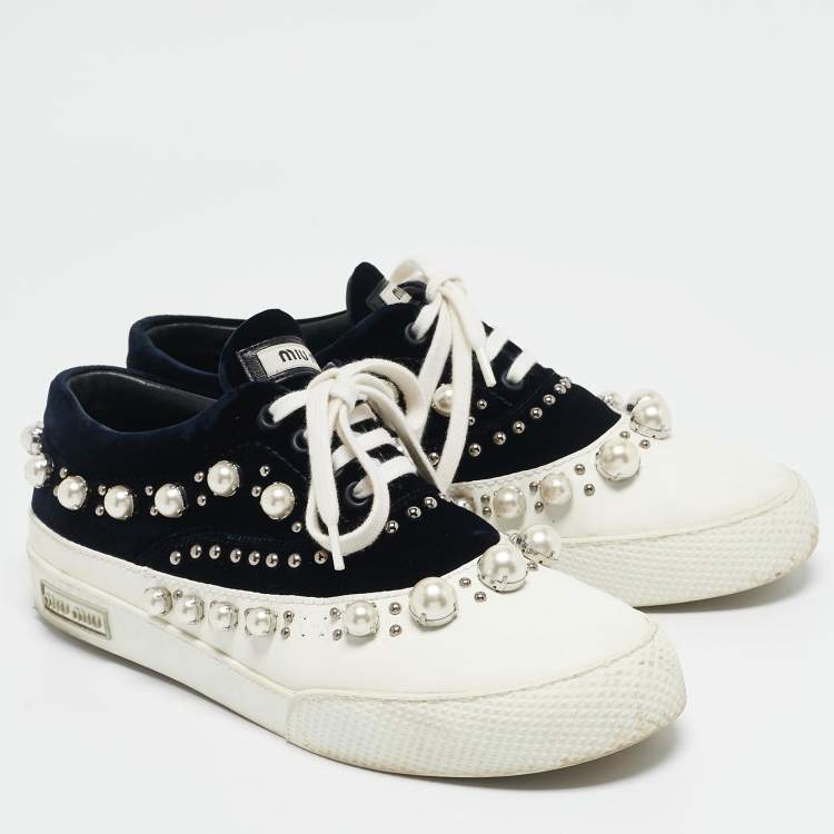 Pre Owned Miu Miu Navy Blue/White Velvet Faux Pearl Embellished Low Top Sneakers Size 39