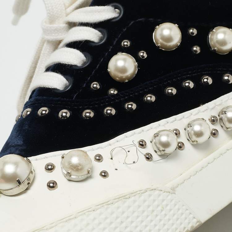 Pre Owned Miu Miu Navy Blue/White Velvet Faux Pearl Embellished Low Top Sneakers Size 39