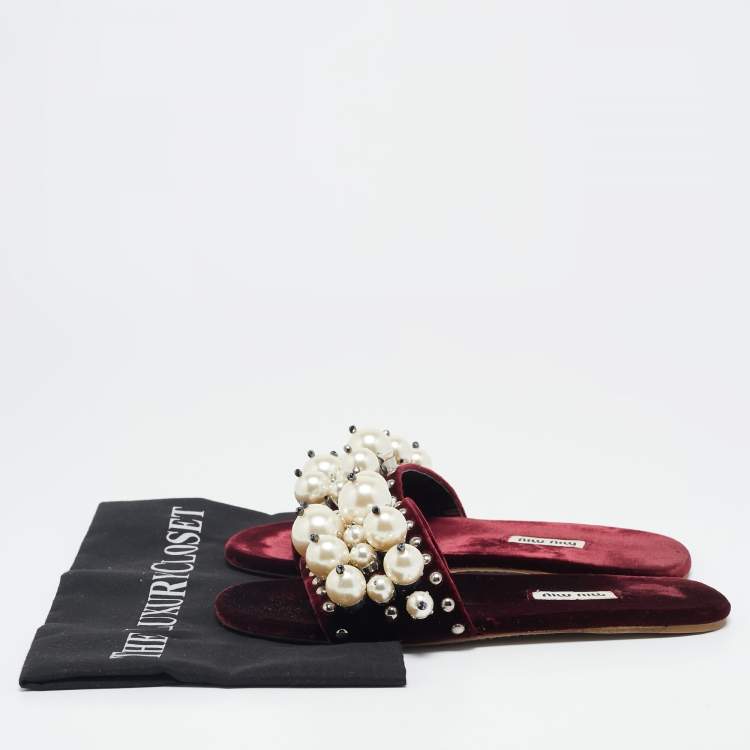 Pre Owned Miu Miu Burgundy Velvet Faux Pearl Embellished Flat Slides Size 35.5
