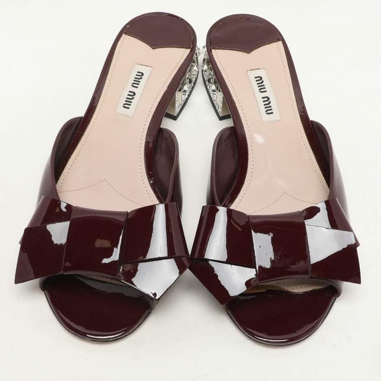Pre Owned Miu Miu Burgundy Patent Leather Bow Crystal Embellished Heel Slide Sandals Size 37