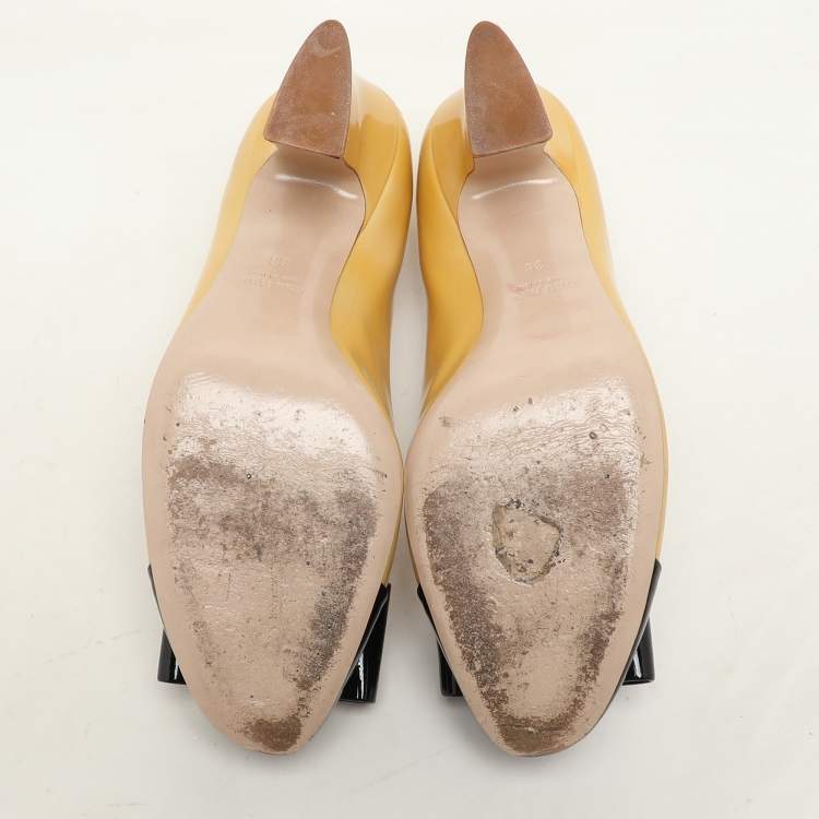 Pre Owned Miu Miu Yellow/Black Patent Leather Bow Pumps Size 38