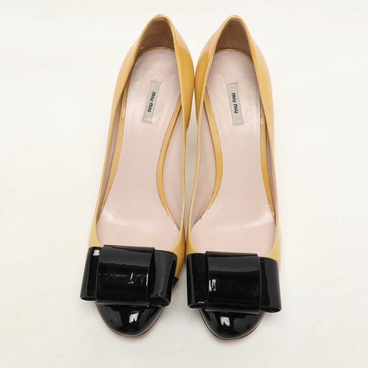 Pre Owned Miu Miu Yellow/Black Patent Leather Bow Pumps Size 38