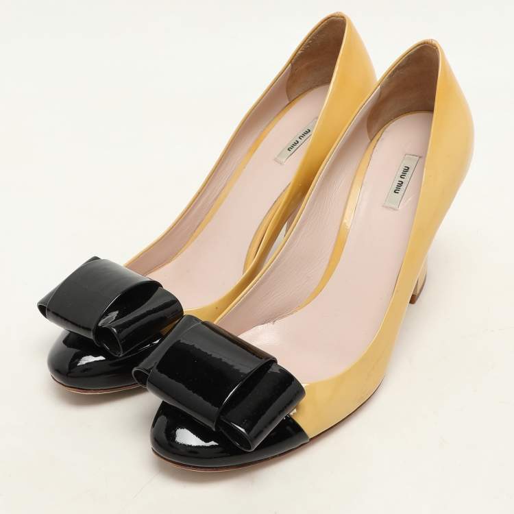Pre Owned Miu Miu Yellow/Black Patent Leather Bow Pumps Size 38