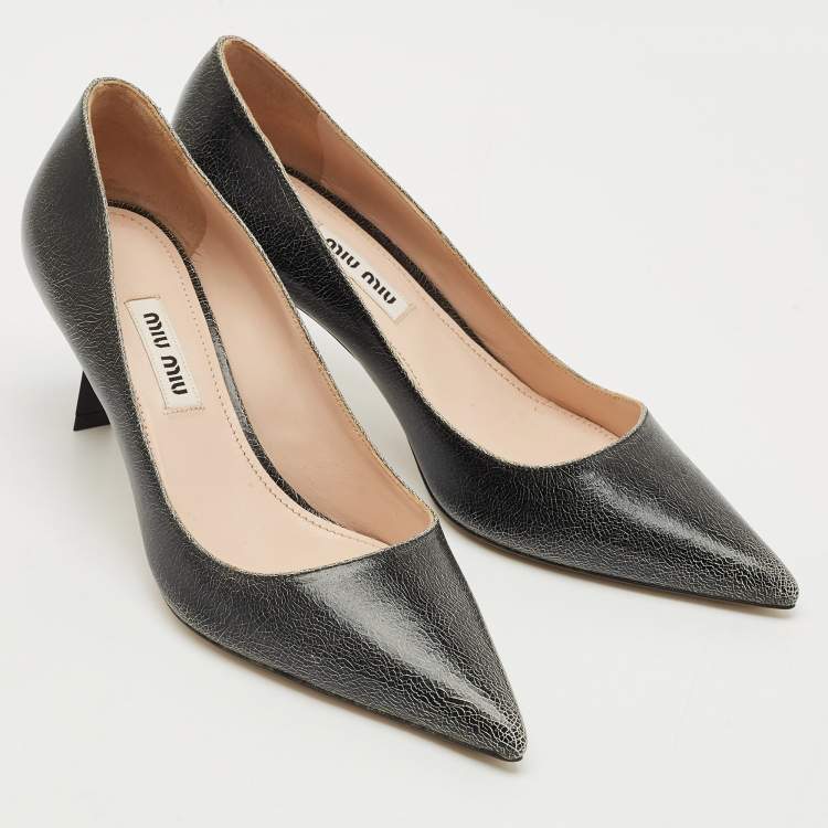 Pre Owned Miu Miu Black Crackled Leather Pointed Toe Pumps Size 35