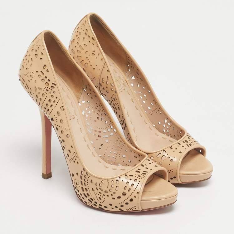مملوكة مسبقًا Miu Miu Beige Patent Leather Laser Cut Peep Toe Pumps Size 37.5