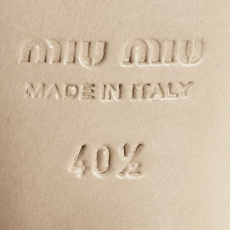 مملوكة مسبقًا Miu Miu Grey Satin Crystal Embellished Heel Mules Size 40.5