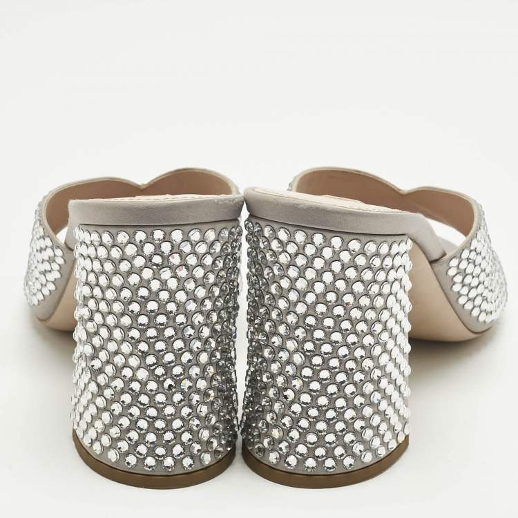 مملوكة مسبقًا Miu Miu Grey Satin Crystal Embellished Heel Mules Size 40.5