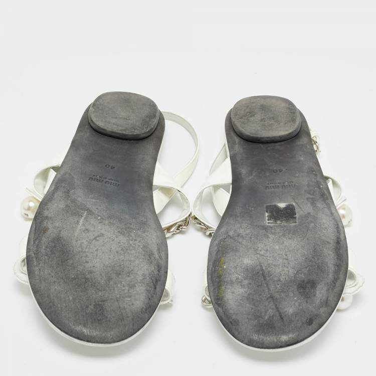 Pre Owned Miu Miu Cream Patent Leather Chain and Pearl Embellished Flat Sandals Size 40