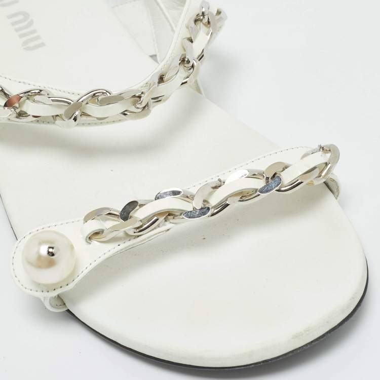 Pre Owned Miu Miu Cream Patent Leather Chain and Pearl Embellished Flat Sandals Size 40