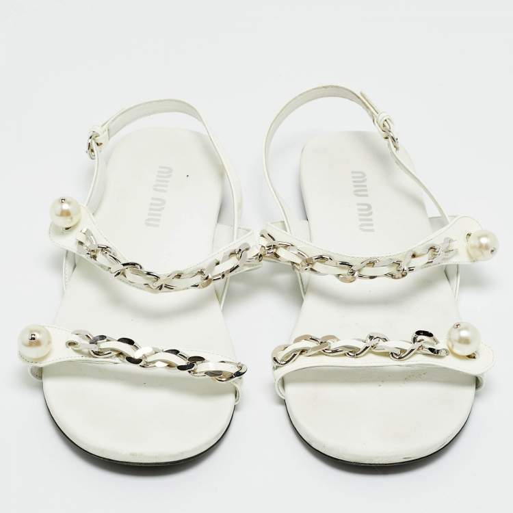 Pre Owned Miu Miu Cream Patent Leather Chain and Pearl Embellished Flat Sandals Size 40