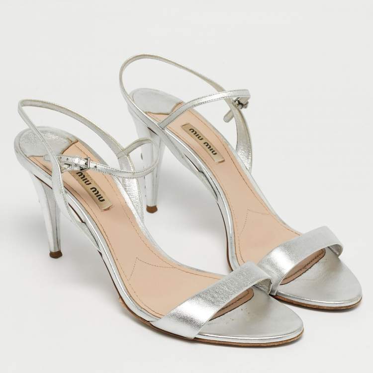 مملوكة مسبقًا Miu Miu Silver Leather Ankle Strap Sandals Size 40.5