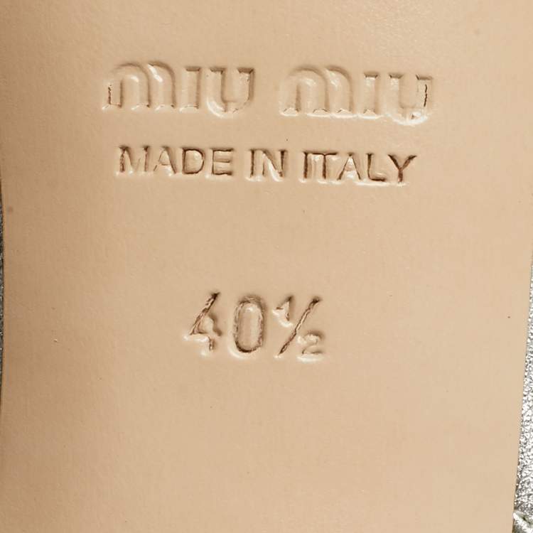 مملوكة مسبقًا Miu Miu Silver Leather Ankle Strap Sandals Size 40.5