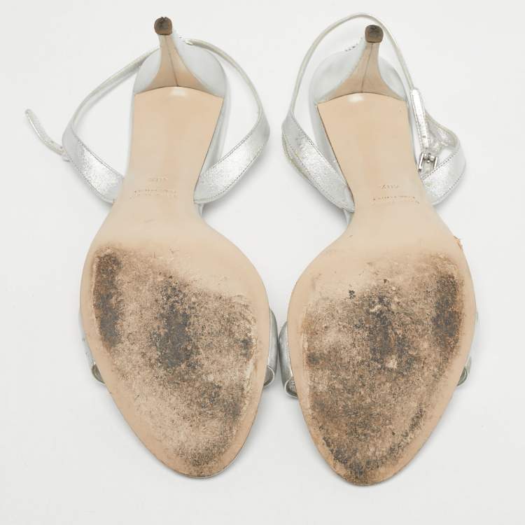 مملوكة مسبقًا Miu Miu Silver Leather Ankle Strap Sandals Size 40.5