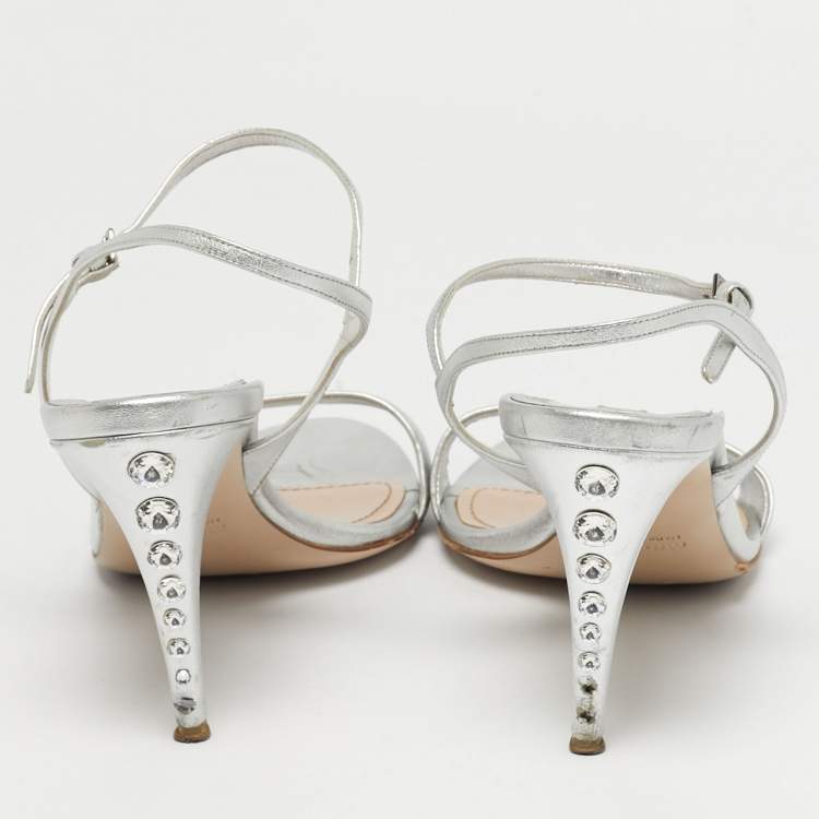 مملوكة مسبقًا Miu Miu Silver Leather Ankle Strap Sandals Size 40.5