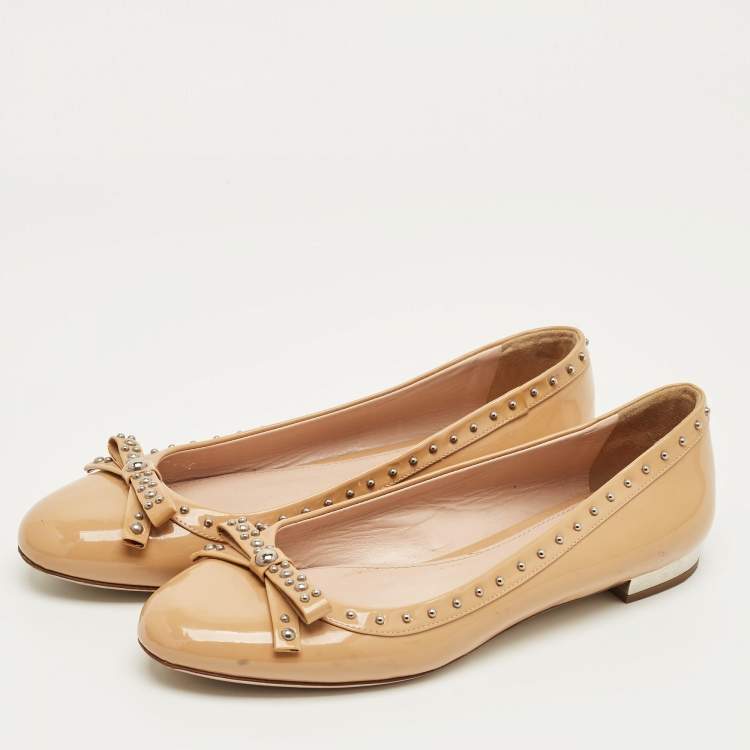 Pre Owned Miu Miu Beige Patent Leather Studded Bow Ballet Flats Size 38.5