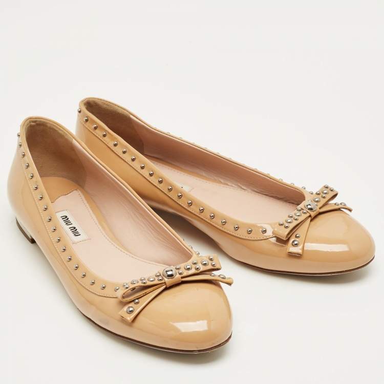 Pre Owned Miu Miu Beige Patent Leather Studded Bow Ballet Flats Size 38.5