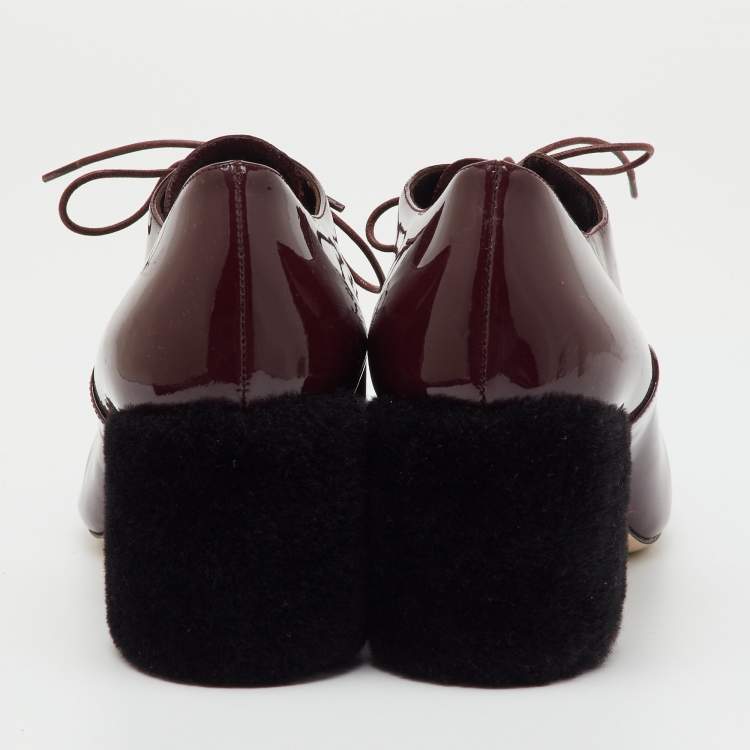 مملوكة مسبقًا Miu Miu Burgundy Patent Leather Shearling Fur Block Heel Oxfords Size 36.5
