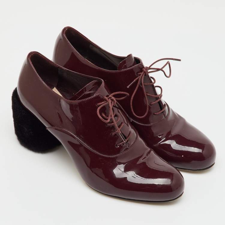 مملوكة مسبقًا Miu Miu Burgundy Patent Leather Shearling Fur Block Heel Oxfords Size 36.5