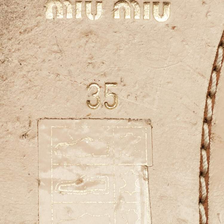 Pre Owned Miu Miu Size 35 Silver Foil Leather Crystal Embellished Ankle Strap Flat Sandals