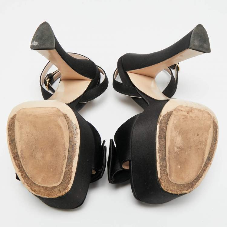 مملوكة مسبقًا Miu Miu Logo Bow Size 37 Black Satin Ankle Strap Platform Sandals