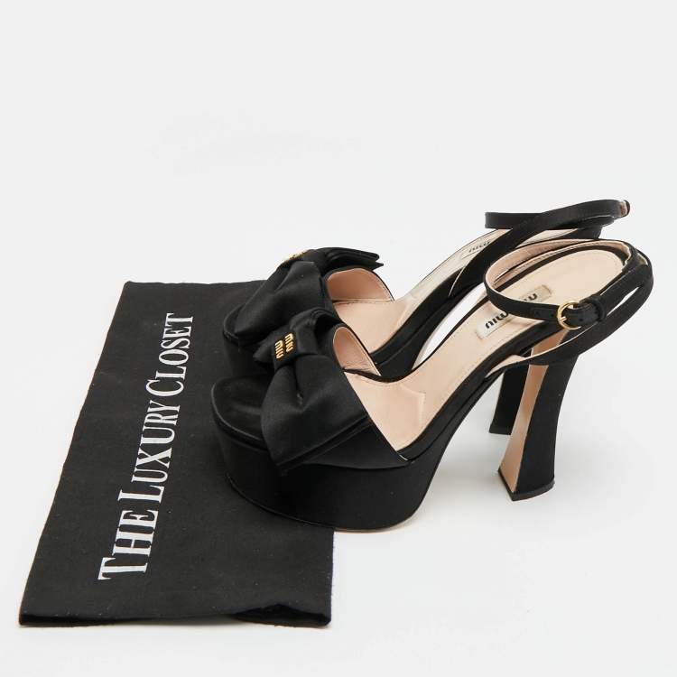 مملوكة مسبقًا Miu Miu Logo Bow Size 37 Black Satin Ankle Strap Platform Sandals