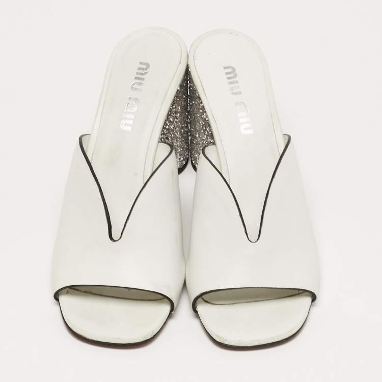 مملوكة مسبقًا Miu Miu Size 38 White Leather Block Heel Slide Sandals  