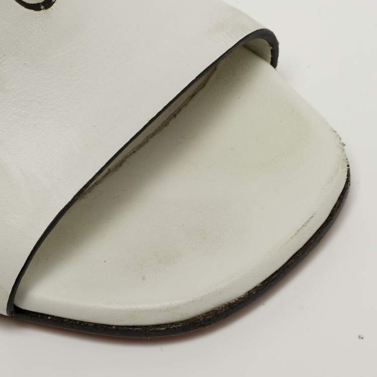 مملوكة مسبقًا Miu Miu Size 38 White Leather Block Heel Slide Sandals  