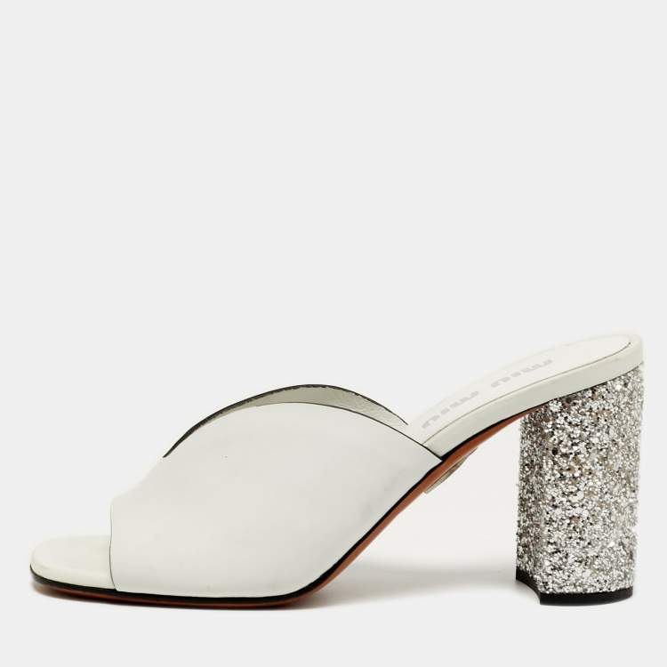 مملوكة مسبقًا Miu Miu Size 38 White Leather Block Heel Slide Sandals  