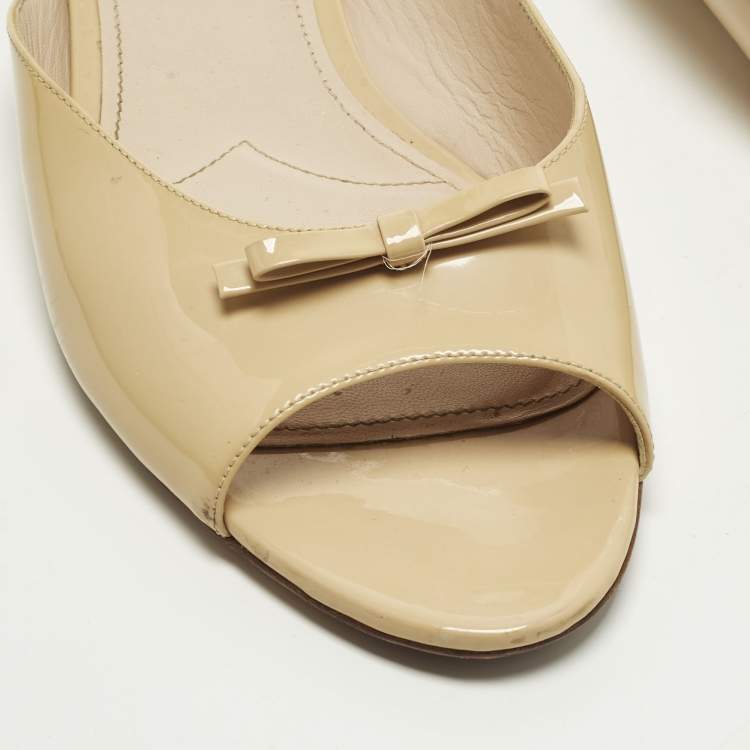 Pre Owned Miu Miu Bow Size 42 Beige Patent Leather Crystal Embellished Flat Slides