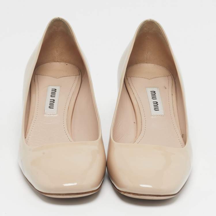 Pre Owned Miu Miu Size 35 Beige Patent Leather Crystal Embellished Block Heel Pumps