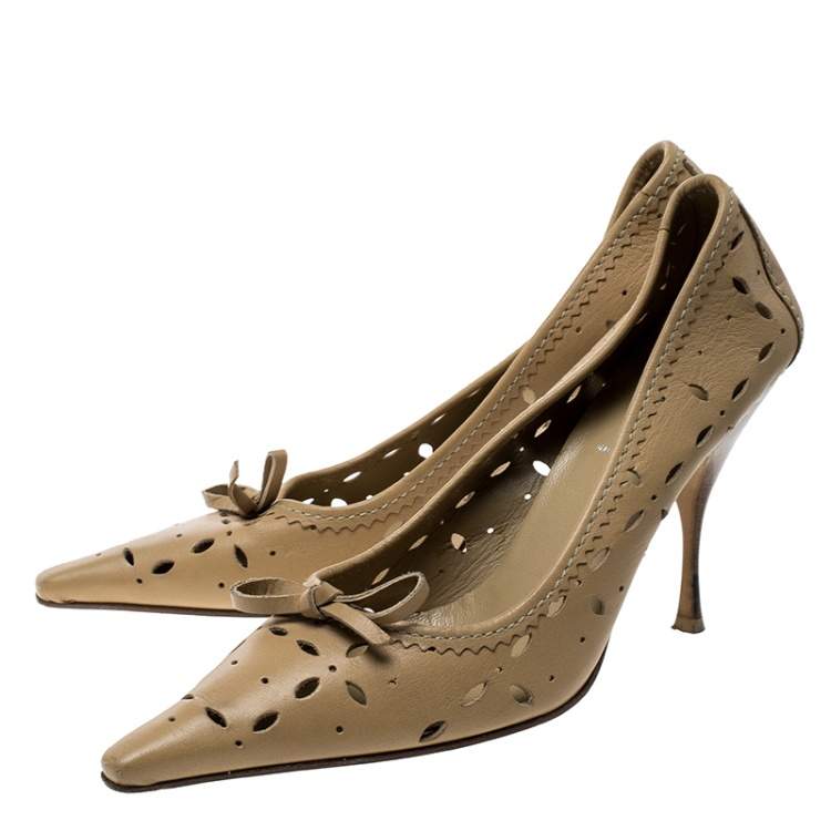 Pre Owned Miu Miu Beige Laser Cut Leather Bow Detail Pumps Size 38