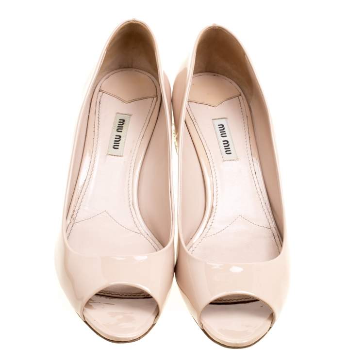 Pre Owned Miu Miu Beige Patent Leather Crystal Embellished Block Heel Peep Toe Pumps Size 40