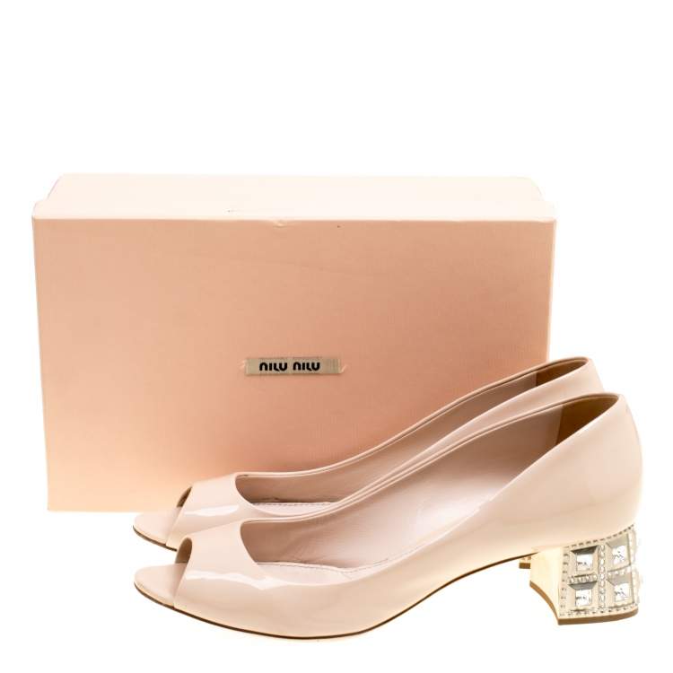 Pre Owned Miu Miu Beige Patent Leather Crystal Embellished Block Heel Peep Toe Pumps Size 40