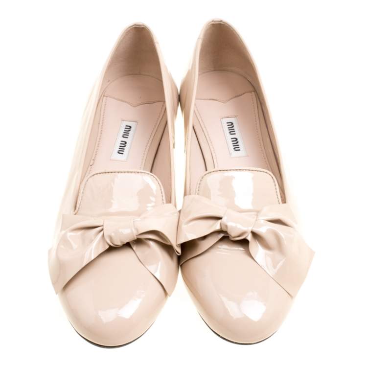 Pre Owned Miu Miu Beige Patent Leather Bow Smoking Slippers Size 39